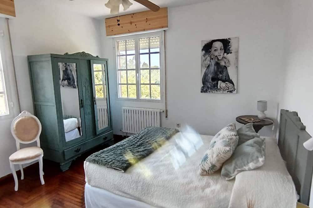 Casa bandulu, charming and sustainable rural house next to the Miño River in Tui, Pontevedra Province