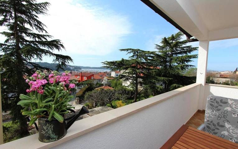 Ferienwohnung für 4 Personen, mit Balkon und Ausblick in Rovinj