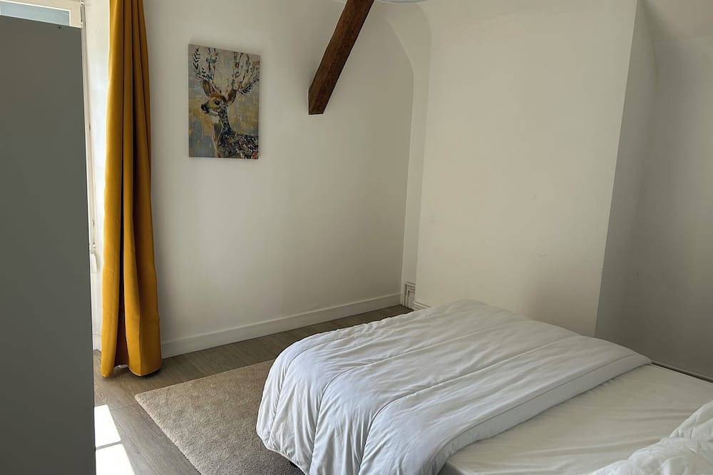 Charming cottage located in the park of  a 17th century castle in Saint-Lubin-en-Vergonnois, Région de Blois