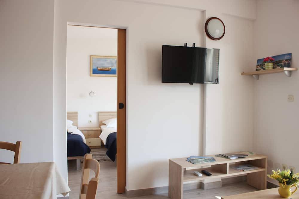 Ganze Wohnung, Central Gem: Sea-View Hideaway + Parking in Necujam, Solta