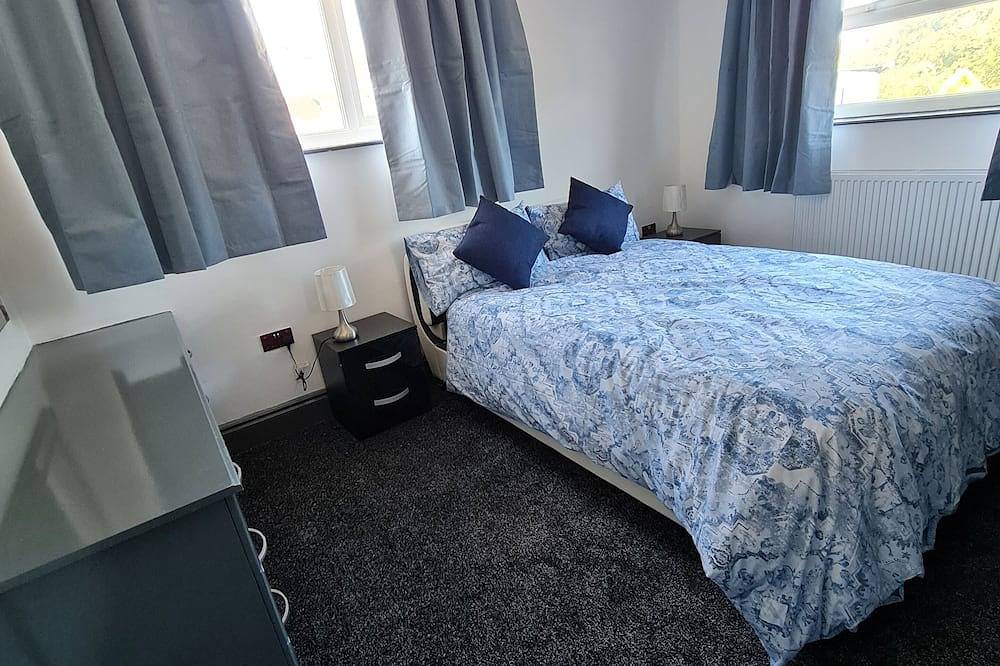 2 Bed bungalow in Bristol in Bitton, Cotswolds