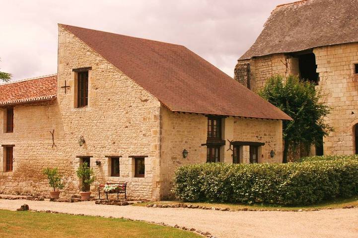 Location de vacances pour 5 personnes, avec jardin et piscine à Luzé