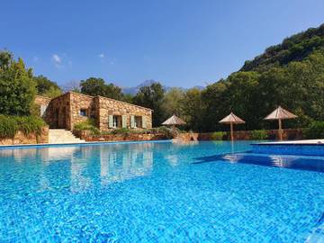 Cottage pour 6 personnes, avec jacuzzi ainsi que piscine et jardin à Serriera