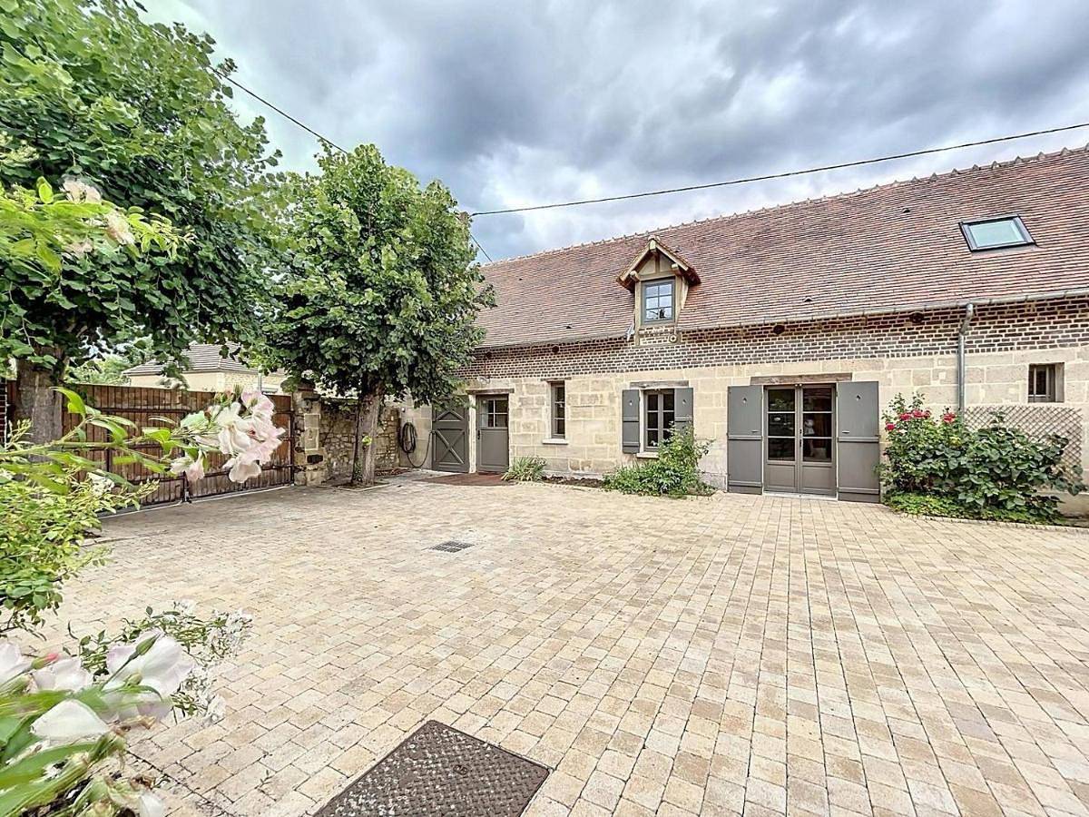 Three-Bedroom House in Choisy-au-Bac, Oise