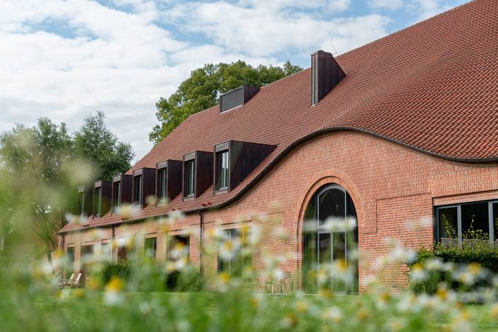 Ganze Wohnung, Apartment „Kultur Gut Hasselburg – Eschenbach“ mit privater Terrasse und Wlan in Altenkrempe, Ostholstein