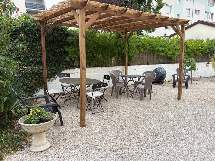 Gîte pour 4 personnes, avec Terrasse à Lons-le-Saunier - 2
