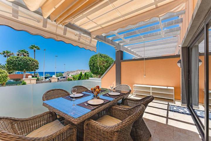 Vakantieappartement voor 6 personen, with kinderzwembad and terras as well as zwembad and uitzicht in La Caleta