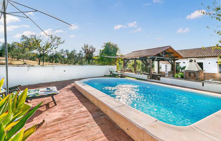 Luxuriöses Apartment am Pool mit WiFi & AC in Villanueva del Rey, Sierra Morena