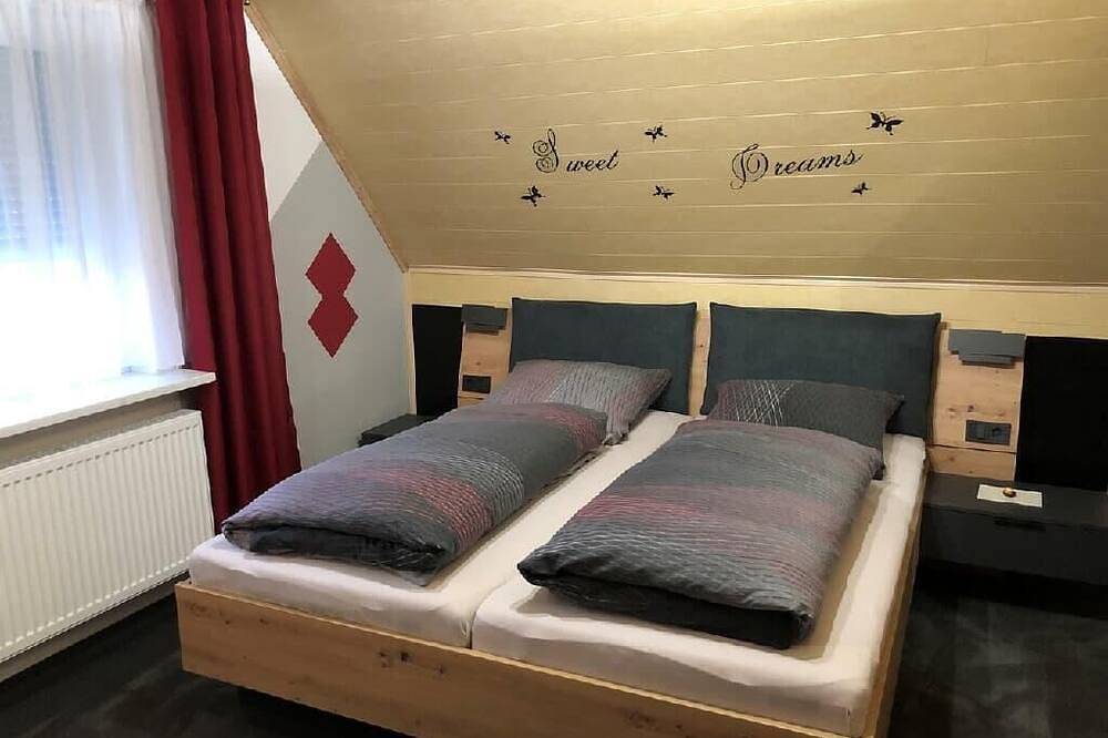 Ganze Wohnung, Fw-Fahrenberg | 65qm große, 4-Sterne Fewo mit eigenem Zugang und Kaminofen in Pleystein, Naturpark Nördlicher Oberpfälzer Wald
