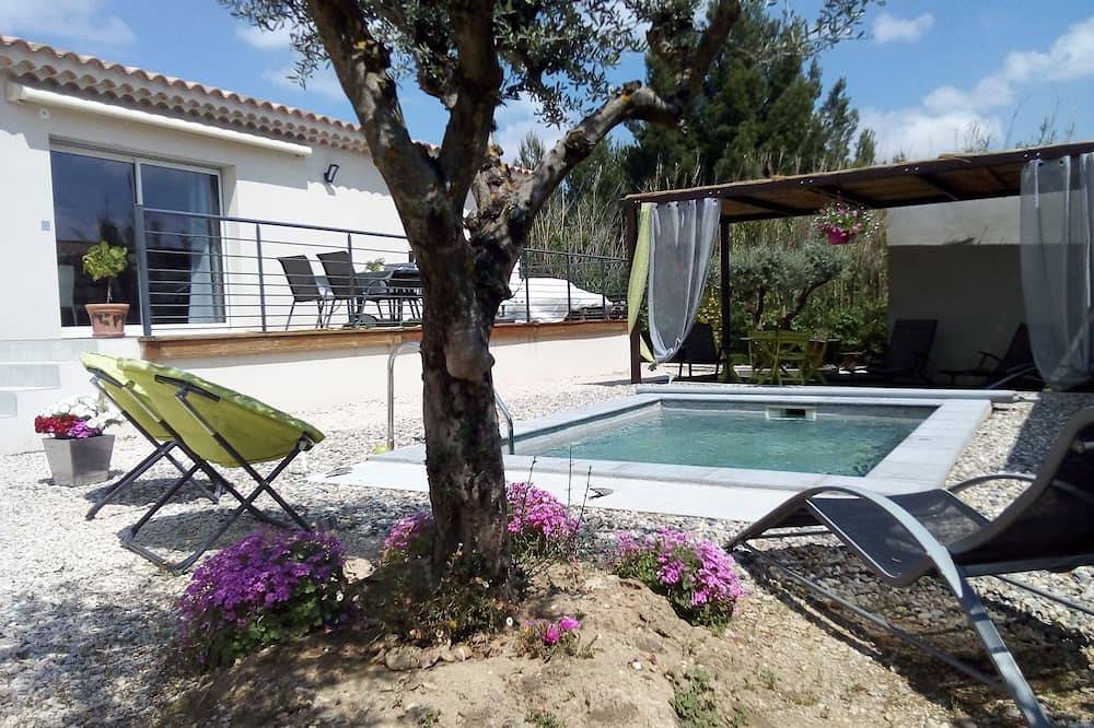 Vacances en Occitanie -  Aux frontières de la Drome Provençale et de la Provence in Roquemaure, Région de Nîmes