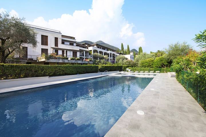 Holiday rental for 2 people, with garden and lake view in Lake Garda