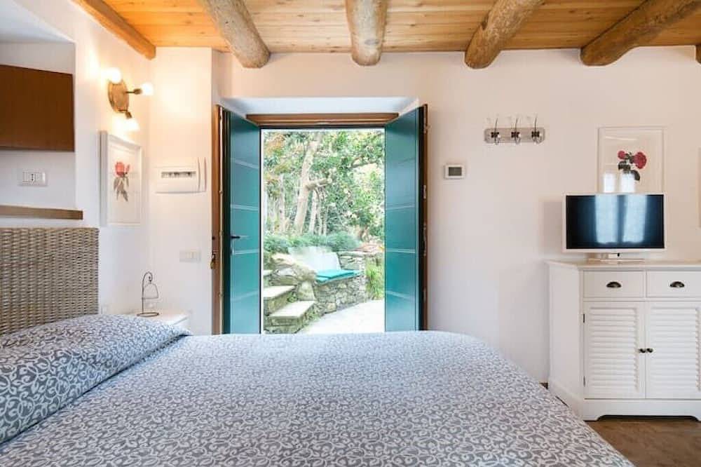 Geheel appartement, Lake Apartment With Lush Garden Veranda in Oggebbio, Gemeente Oggebbio