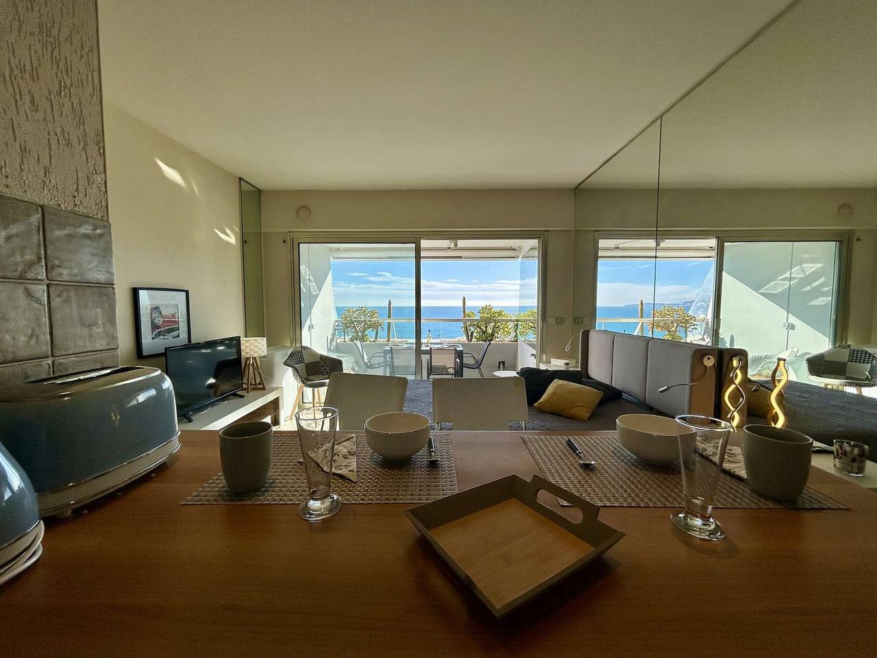 Entire apartment, Stunning studio with sea view - 2 guests in Villeneuve-Loubet Plage, Villeneuve-Loubet