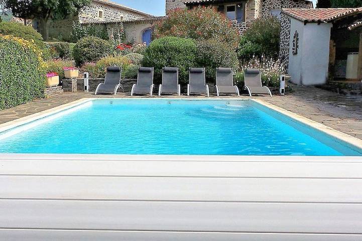 Gîte pour 6 personnes, avec Jardin et Piscine à Aubignas