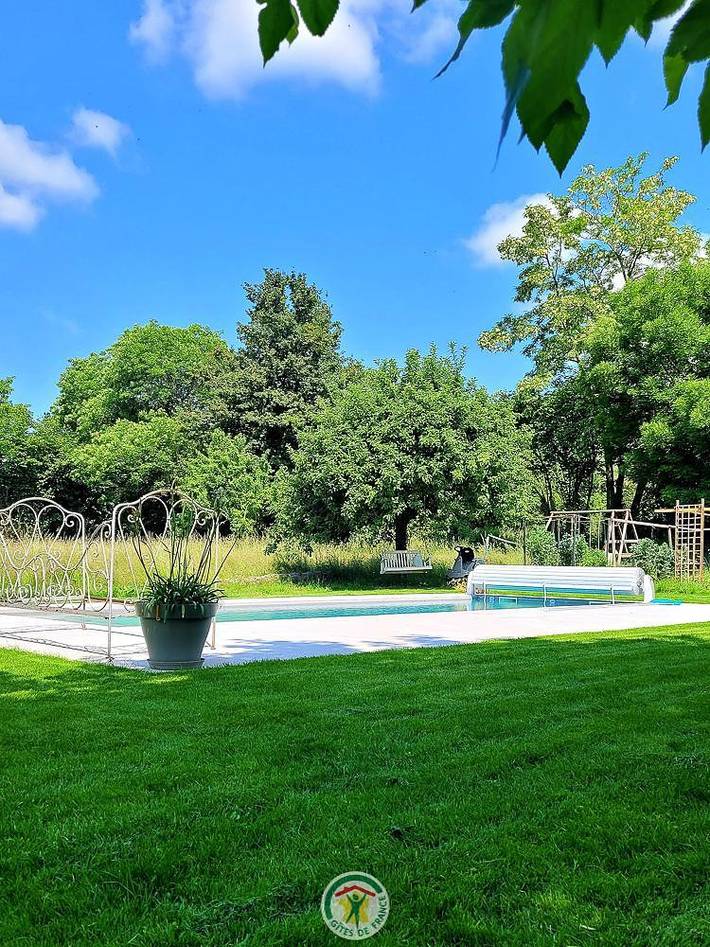 Gîte pour 6 personnes, avec Terrasse ainsi que Jardin et Piscine