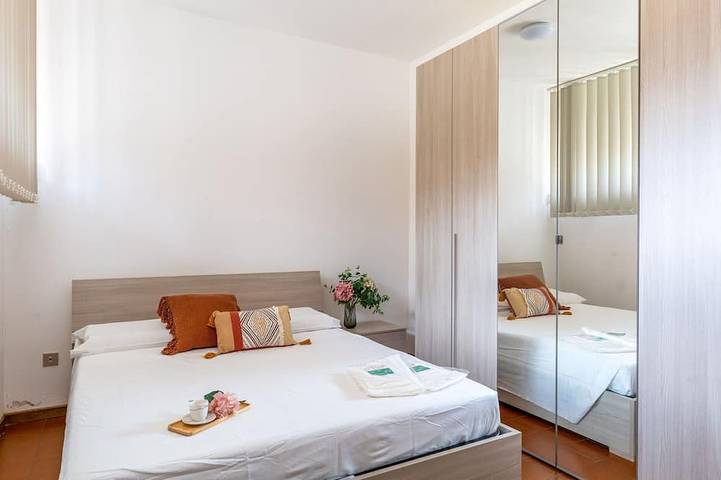 Appartamento intero, Elegante appartamento per 5 ospiti con Wifi, A/C, Tv, terrazza e vista panoramica in Fano (Italia), Valle del Metauro