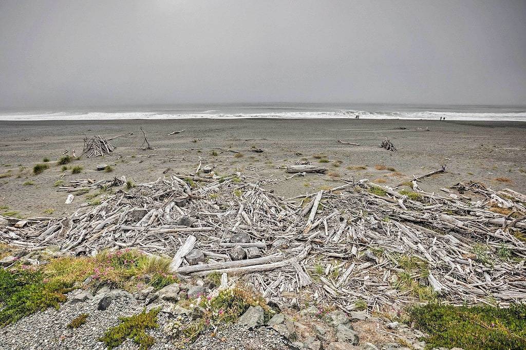 Quiet Waterfront Escape w/ Hot Tub & Beach Access! in Gold Beach, Curry County