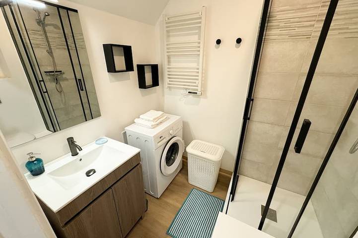 Appartement entier, Magnifique F1 - à 50 de la mer in Bernières-sur-Mer, Région de Caen