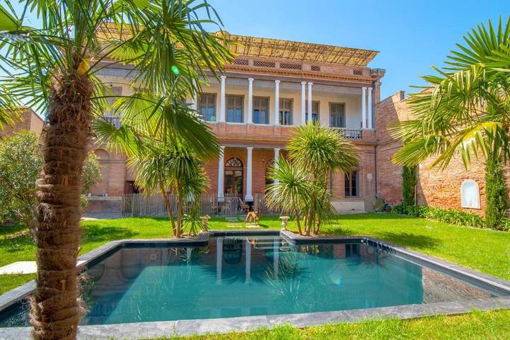 Cottage pour 2 personnes, avec jardin ainsi que vue et piscine à Beaumont-de-Lomagne