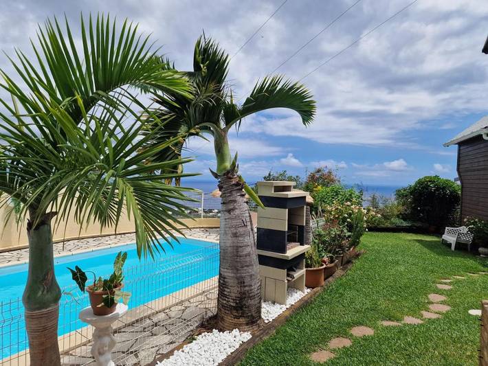 Villa pour 12 personnes, avec vue ainsi que jardin et piscine, animaux acceptés