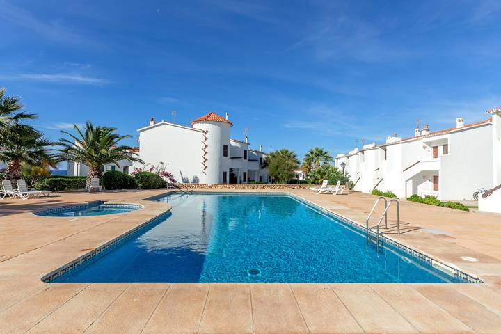 Apartamento para 4 personas, con piscina para niños y jardín en Delfines