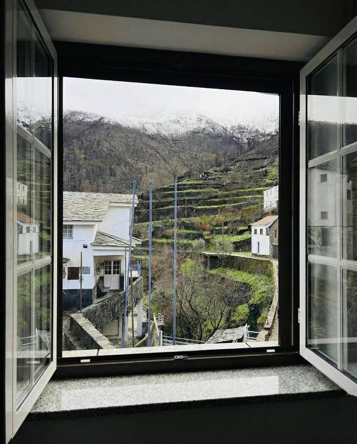 Casa de férias para 9 pessoas, com vista e piscina, com animais de estimação Nas Aldeias do Xisto