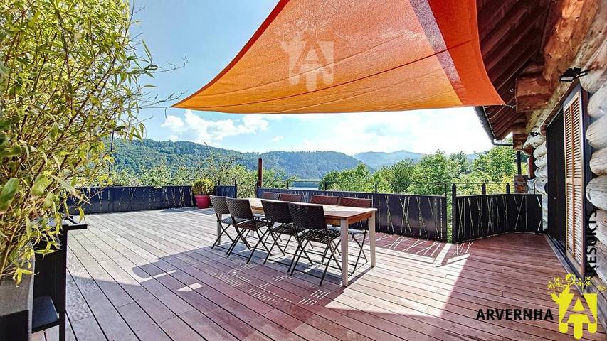 Location de vacances pour 8 personnes, avec vue et terrasse ainsi que jardin et piscine dans Lac Chambon - 4