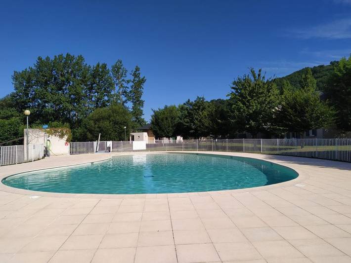 Gîte pour 4 personnes, avec vue ainsi que piscine et balcon dans Saint-Geniez-d'Olt-et-d'Aubrac - 3
