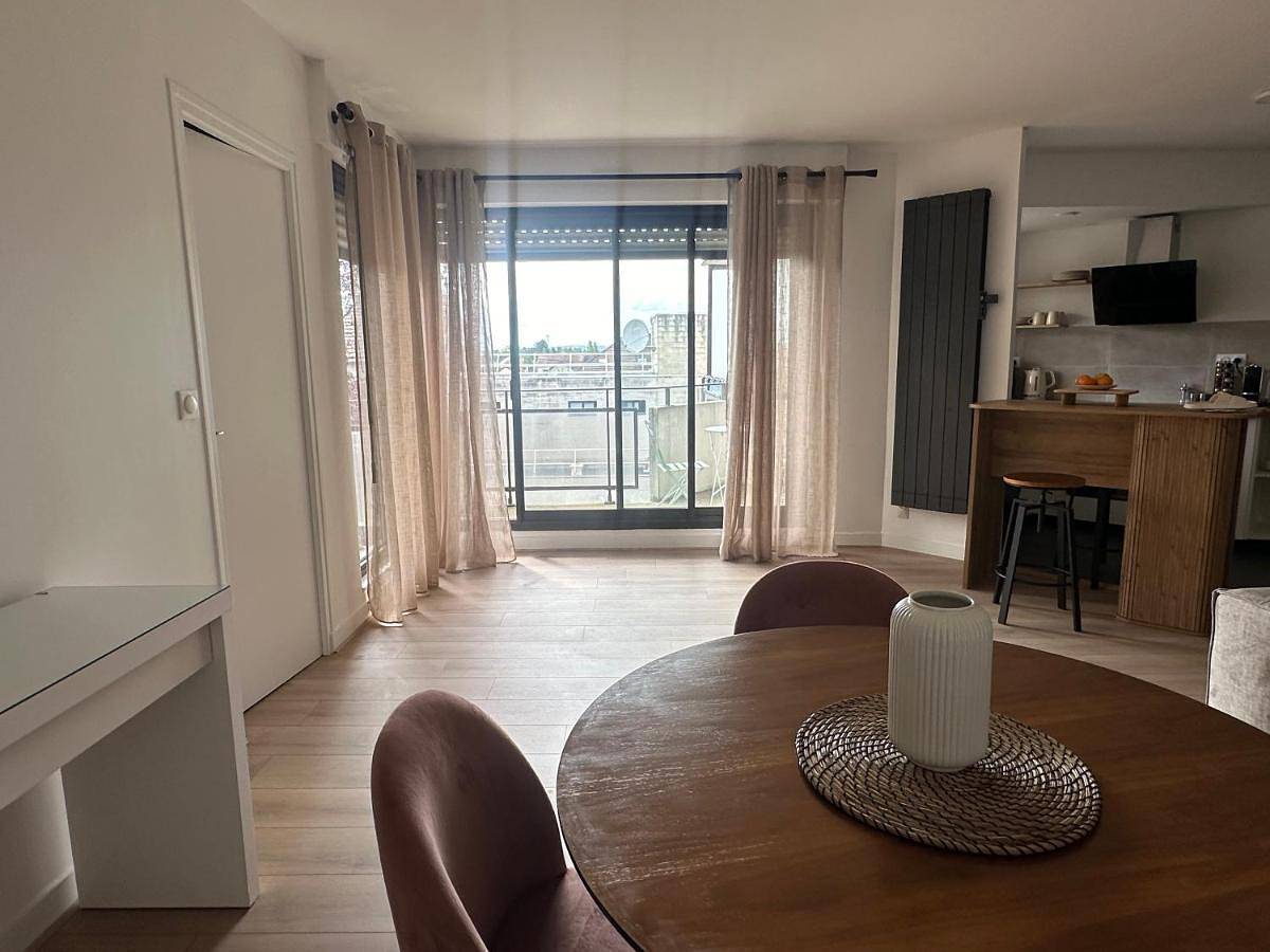 Appartement entier, One-Bedroom Apartment in Villiers-le-Bel, Val-d'Oise