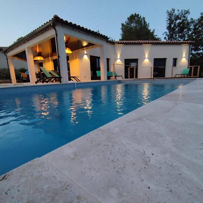 Villa pour 8 personnes, avec jardin ainsi que piscine et vue à Vallon-Pont-d'Arc