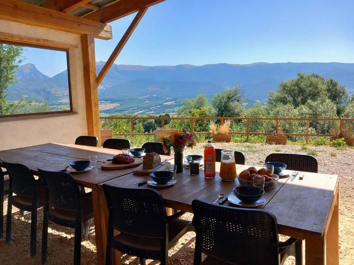 Location de vacances pour 12 personnes, avec vue ainsi que terrasse et jardin à Bourdeaux - 3