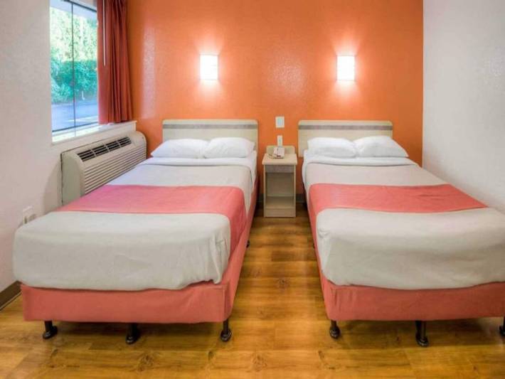 Apartamento entero, Acogedora habitación con 2 camas matrimoniales | Aparcamiento y wifi gratuitos in Connecticut