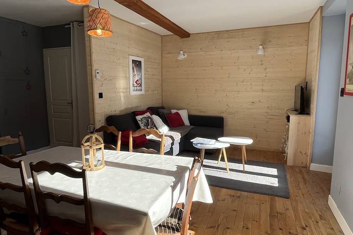 Location de vacances pour 6 personnes, avec balcon et piscine à Orlu