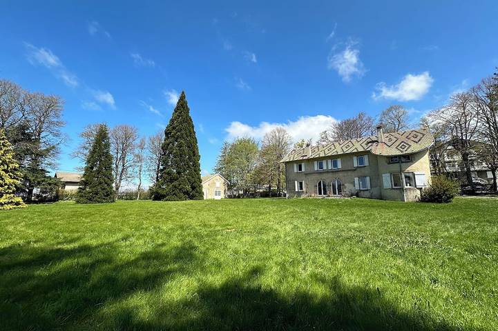 Location de vacances pour 15 personnes, avec Jardin à Saint-Agrève