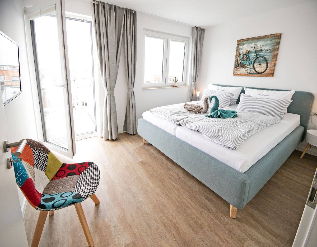 Entire apartment, Ganzjährig geöffnetes modernes Penthouse (55 qm) für 2 bis 4 Personen im Staffelgeschoß mit 20 qm großer Dachterrasse. Bequem mit dem Fahrstuhl zu erreichen. in Norderney