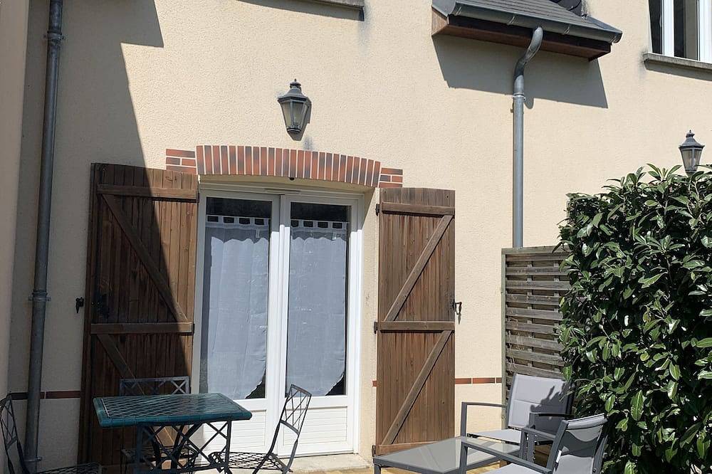 Charming, quiet duplex cottage with terrace/garden in Ardon, Sologne