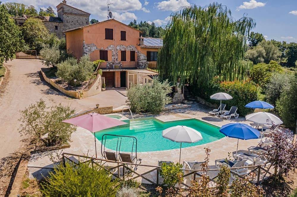 Fortebracci - Sei Camere da Letto Villa, Ospiti Massimo 12 in Montone, Valtiberina