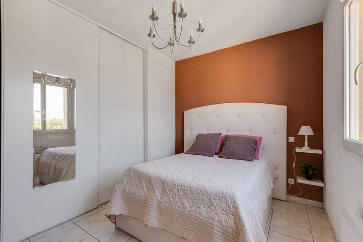 Location de vacances pour 6 personnes, avec terrasse ainsi que jardin et piscine à Pinet (homonymie) - 3