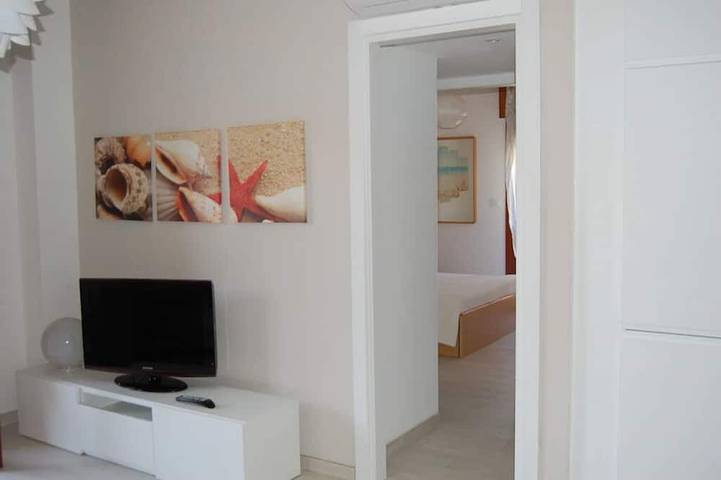 Appartamento intero, Appartamento luminoso, ristrutturato con due camere e posto auto - 300m dal mare in Family Beach, Grado