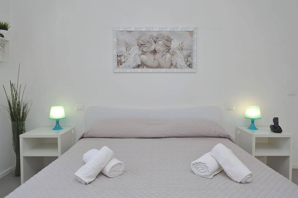 Geheel appartement, 2 Zimmer Ferienwohnung in Mazzaforno mit 2 Gemeinschaftspools in Mazzaforno, Cefalù (Gemeente)