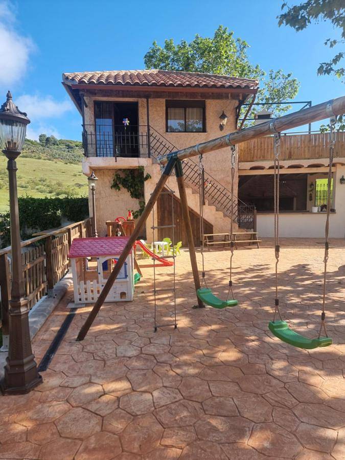 Casa rural para 9 personas, con Terraza y Jardín además de Piscina y Vistas en Provincia de Albacete - 2