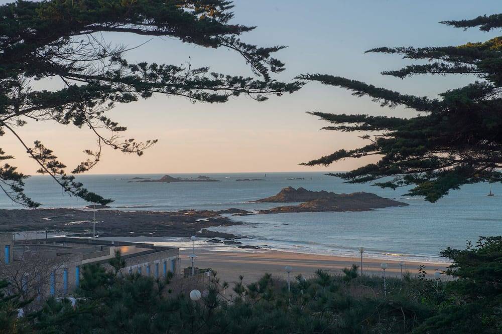 Character Haus 30 m vom Strand entfernt. Außergewöhnliche Lage !!! in Saint-Énogat, Dinard