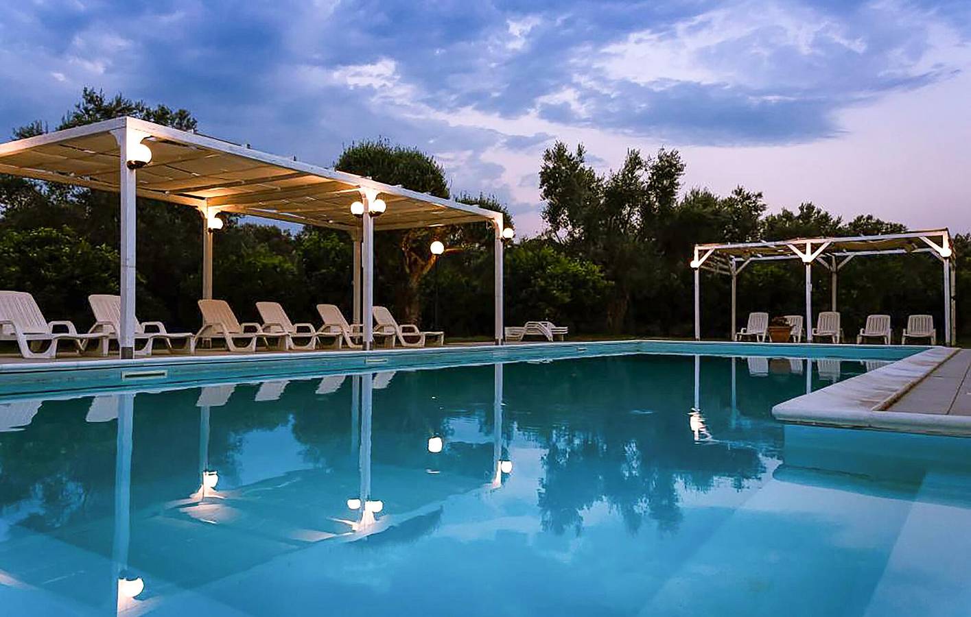 Appartamento intero, Appartamento con vista mare, piscina, giardino e facile accesso alla spiaggia in Borgia, Provincia di Catanzaro