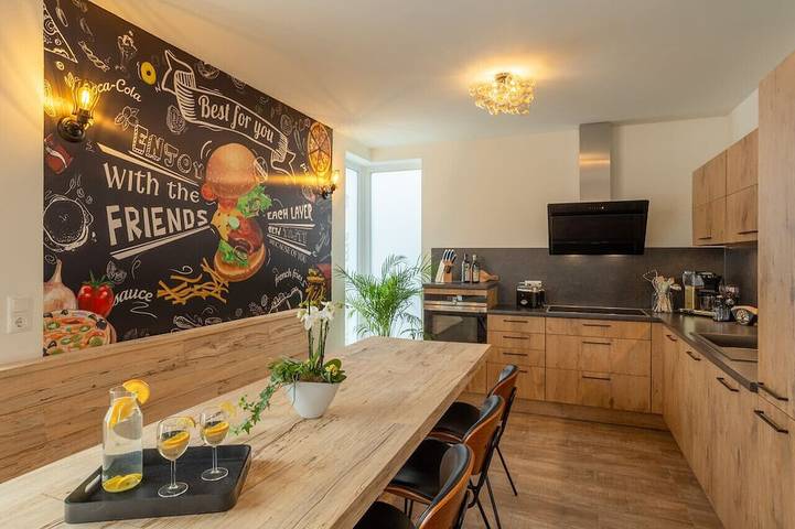 Ferienhaus für 12 Personen, mit Sauna und Balkon sowie Whirlpool und Garten, mit Haustier