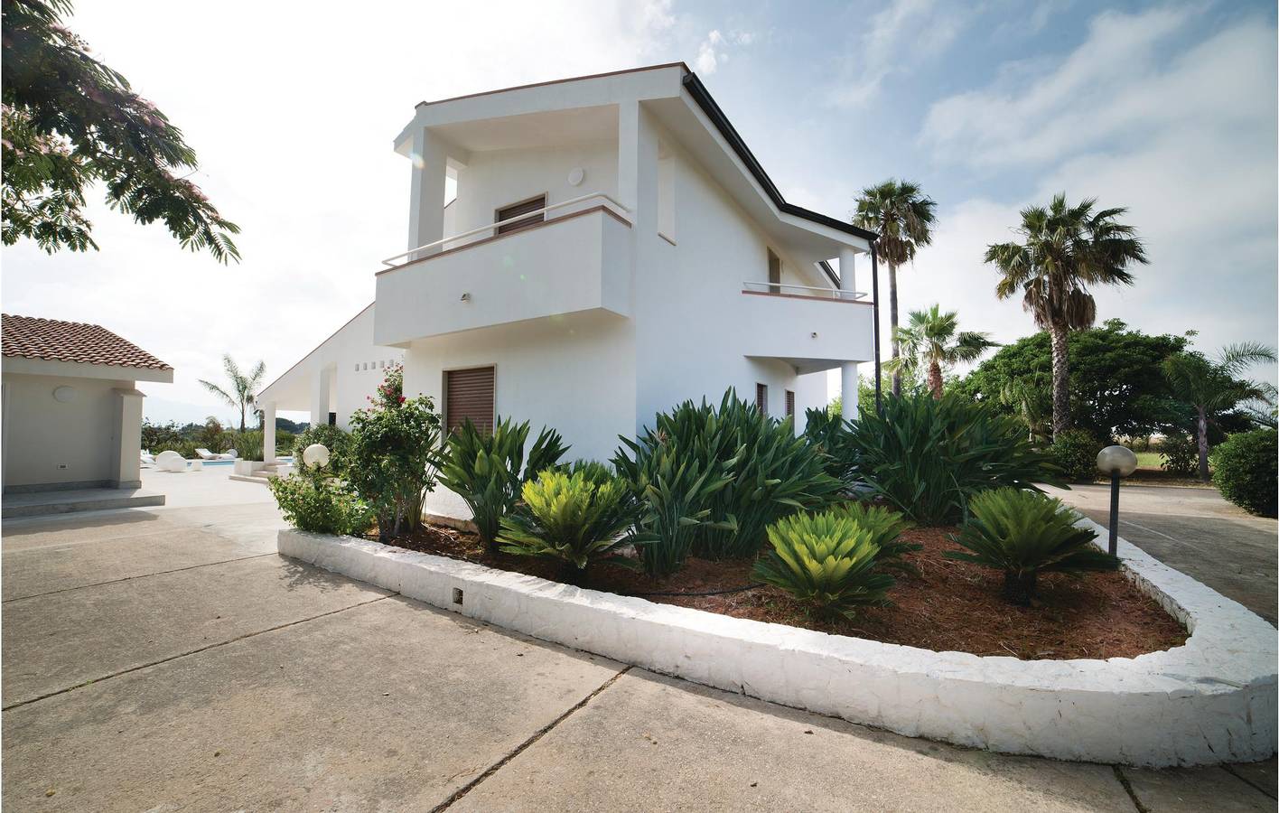 Appartement mit Poolterrasse: AC, Parkplatz & Küche, 1,5km zum Fluss in Partinico, Palermo Provinz