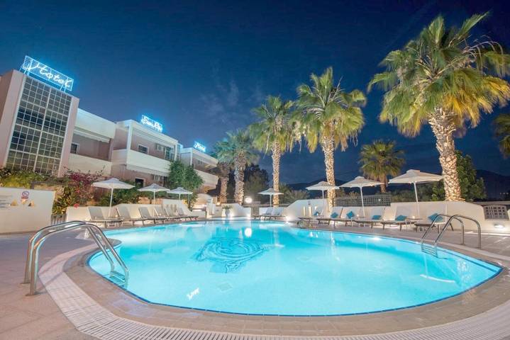 Hôtel pour 2 personnes, avec jardin ainsi que piscine et vue dans Érétrie - 4