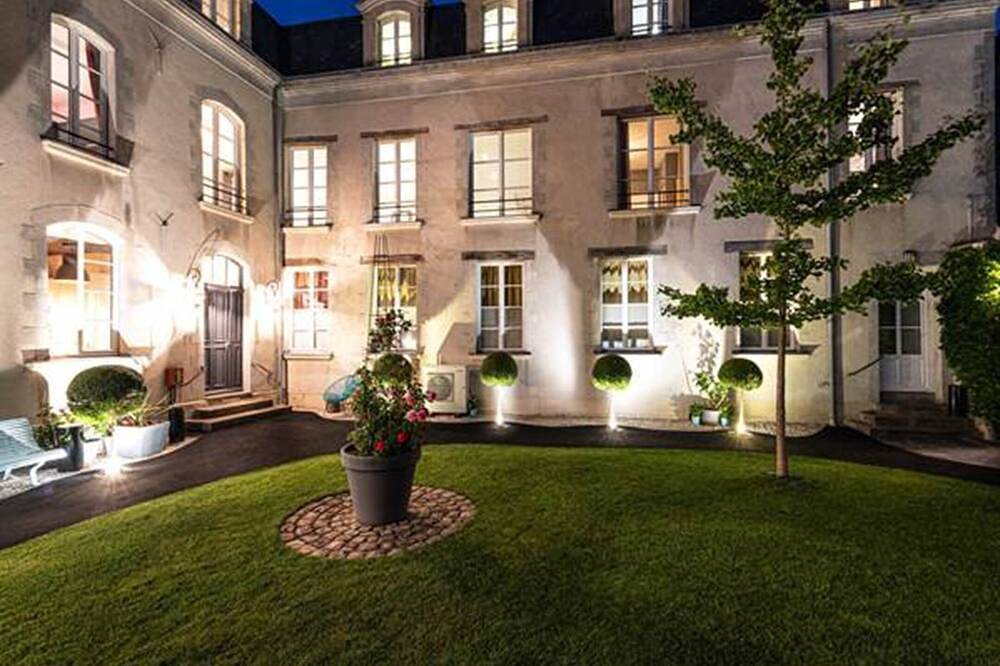 Entire apartment, Spa Rosa Rosae Apartment in Angers, Angers region