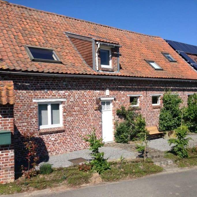 Gîte pour 2 personnes, avec vue et jardin à Frasnes-lez-Anvaing