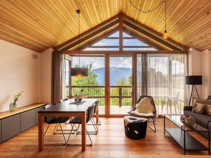 Ferienwohnung für 4 Personen, mit Balkon und Terrasse sowie Garten und Sauna in Bruneck