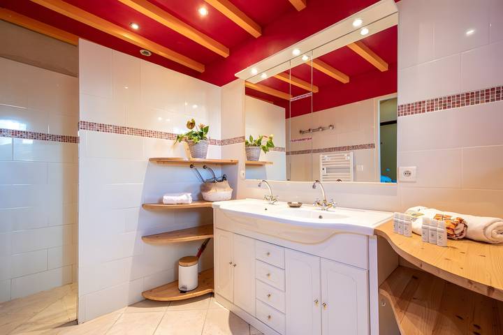 Chambre d’hôtes « Ô Fil de l’Isle » avec jardin commun et Wi-Fi in Savignac-de-l'Isle, Région de Libourne